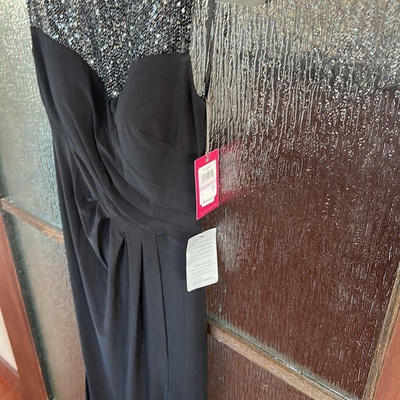 Vince Camuto Sequin Mesh Yoke Column Gown size 6. - Picture 9 of 12